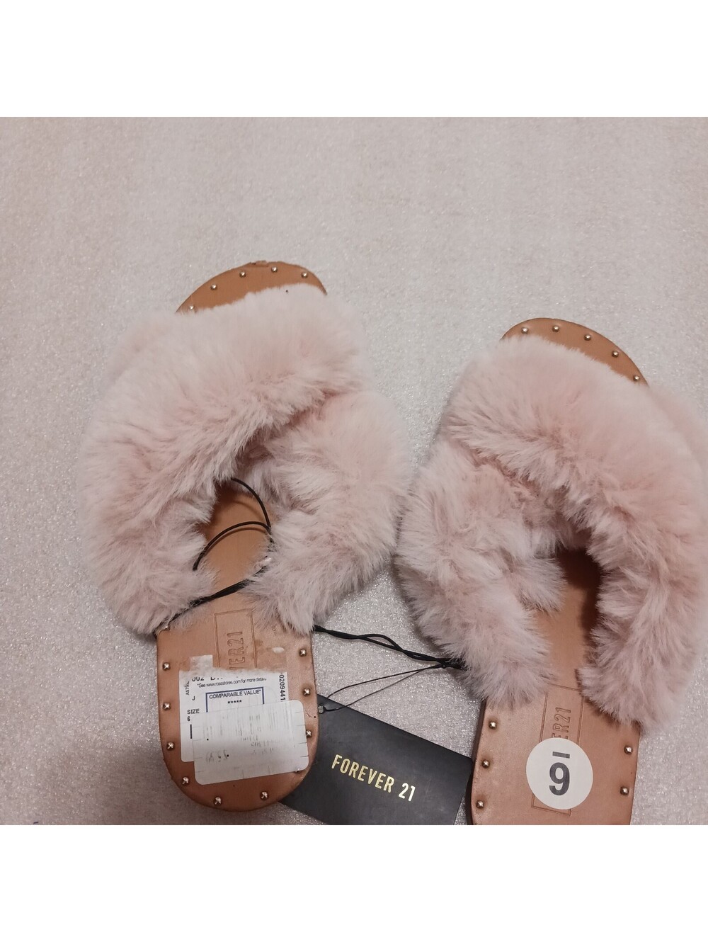 Slippers Forever 21 Women's  Pink Faux-Fur Twist Front Slippers  Size  6